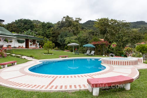 Piscina, finca 0002 en el Lago Calima