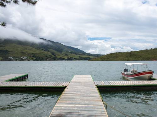 Muelle, finca 0005 en el Lago Calima