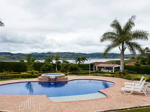 Piscina Finca en Alquiler en el Lago Calima