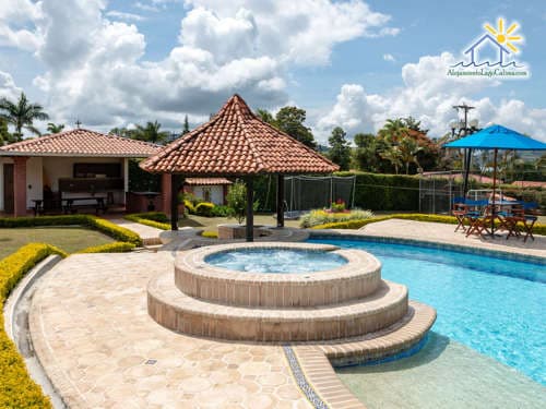 Jacuzzi, finca 0010 en el Lago Calima