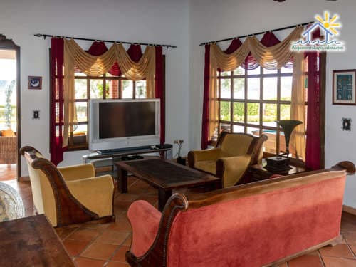 Sala, finca 0010 en el Lago Calima