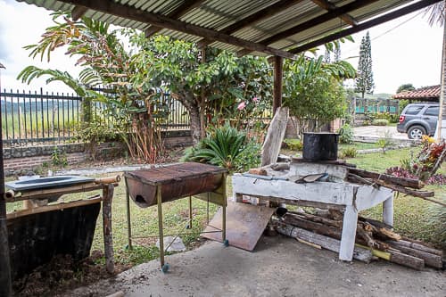 asador, finca 0047 en el Lago Calima