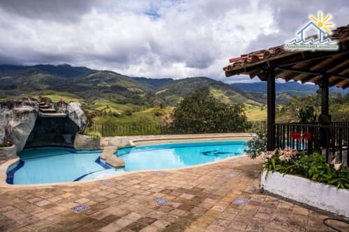 Piscina Finca en Alquiler en el Lago Calima