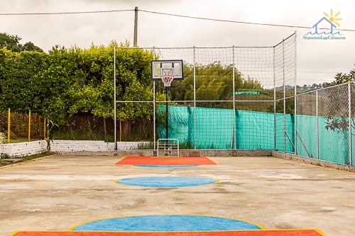 Cancha de microfutbol, finca 0048 en el Lago Calima