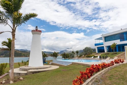 Hotel BLue Palace en el lago Calima