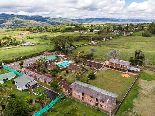 Hotel las cabañas de Maqroll, Lago Calima.