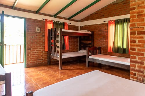 Alcoba, Hotel las cabañas de Maqroll, Lago Calima.