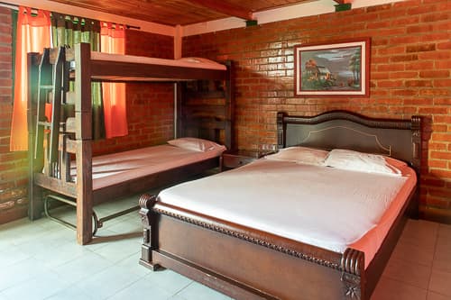 Alcoba, Hotel las cabañas de Maqroll, Lago Calima.