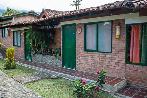 Habitaciones, Hotel las cabañas de Maqroll, Lago Calima.