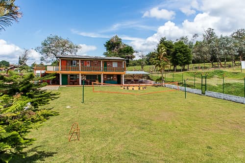 Cancha de voleibol, Hotel las cabañas de Maqroll, Lago Calima.