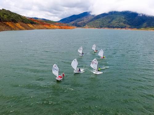 Optimist sailing - Lago Calima