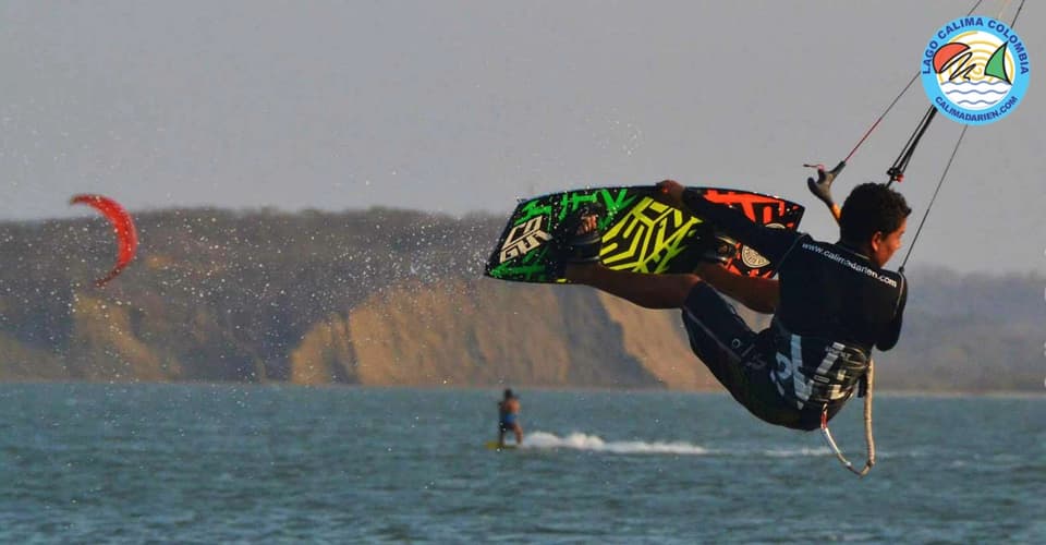 Kitesurfing en el Lago Calima Colombia