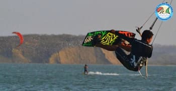 Kitesurfing en el Lago Calima Colombia