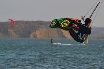 Kitesurfing en el Lago Calima