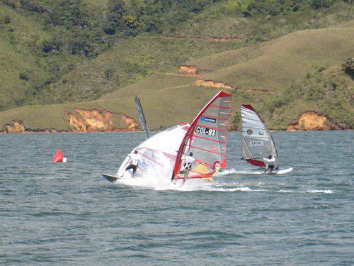 Regatas de Windsurf en el Lago Calima