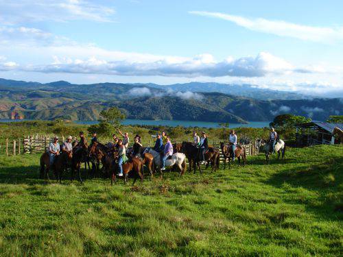 Cabalgatas en el Lago Calima