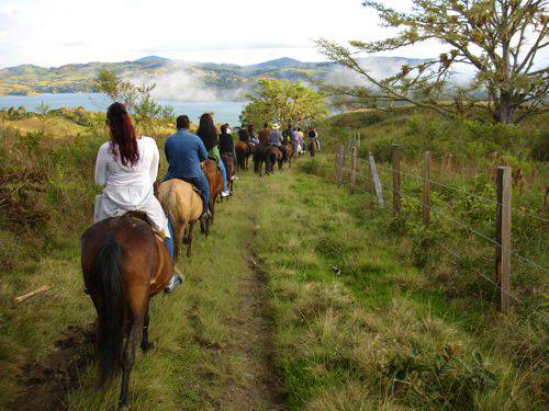 Cabalgata en el Lago Calima