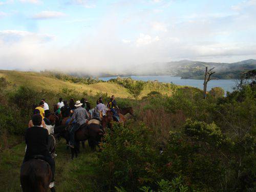 Paseos a caballo en el Lago Calima