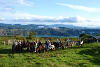 Paseos caballo, cabalgatas en el lago Calima