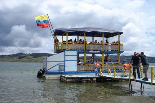 ferri en el Lago Calima