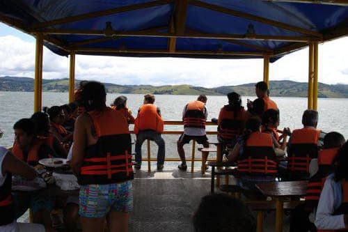 Paseo en ferri en el Lago Calima