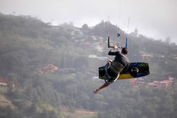 Kitesurfing en el Lago Calima