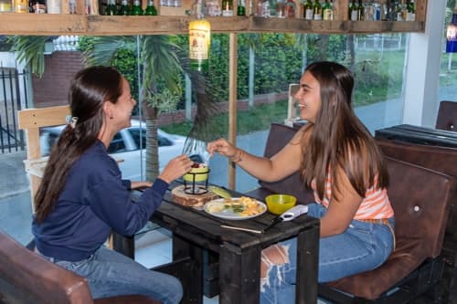 Bar, Lago Calima