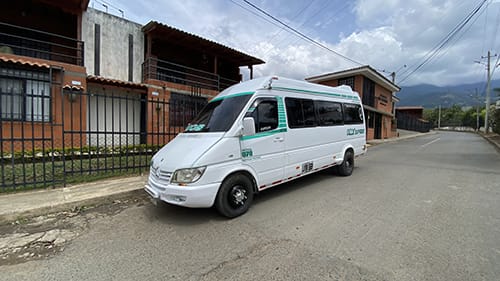 Transporte en buseta al Lago Calima