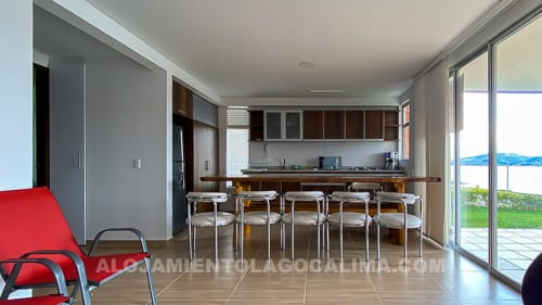 Cocina, casa en venta frente al Lago Calima