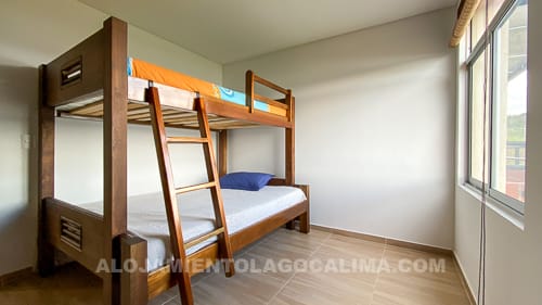 Alcoba, casa en venta frente al Lago Calima