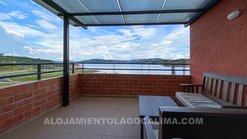 Balcón alcoba principal, casa en venta frente al Lago Calima