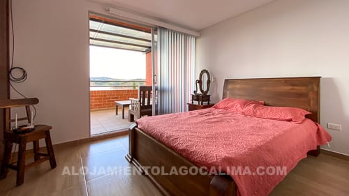 Alcoba principal, casa en venta frente al Lago Calima