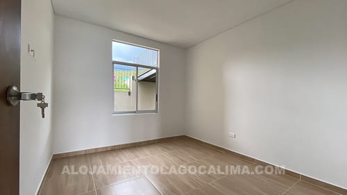 Alcoba, casa en venta frente al Lago Calima