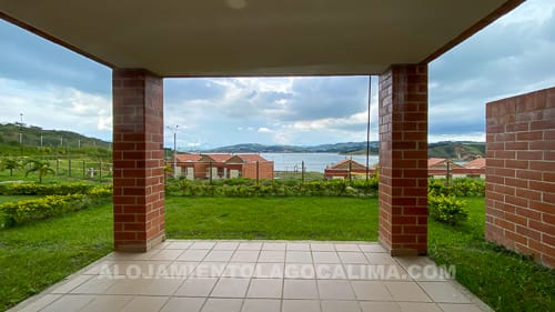 Terraza, casa en venta frente al Lago Calima