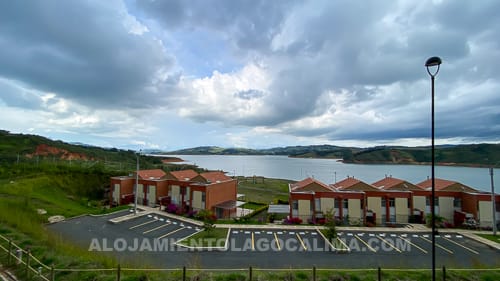 Vista, casa en venta frente al Lago Calima