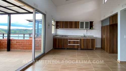 Cocina, casa en venta frente al Lago Calima