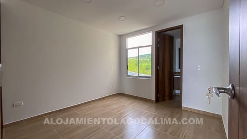 Alcoba principal, casa en venta frente al Lago Calima