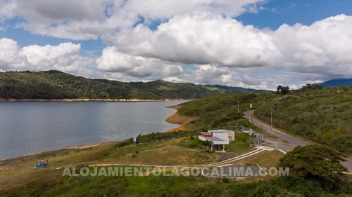 muelle del condominio, casa en venta frente al Lago Calima